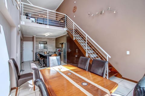 Facade/entrance, Day, Seating area, Dining area