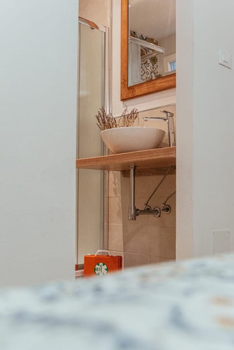 Shower, Bathroom, Bedroom