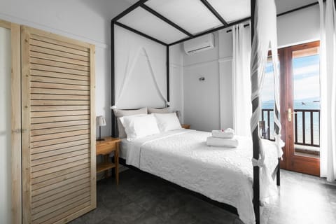 Bed, Bedroom, Sea view