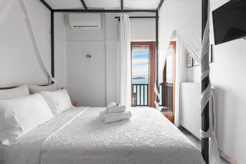 Bed, Bedroom, Sea view