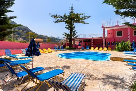 Day, Swimming pool, sunbed