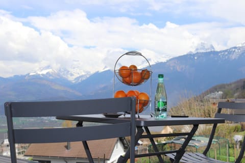 Spring, Day, Natural landscape, Summer, Dining area, Mountain view, Breakfast