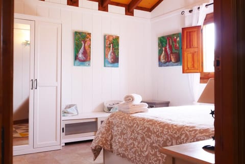 Bed, Photo of the whole room, Bedroom, towels, wardrobe