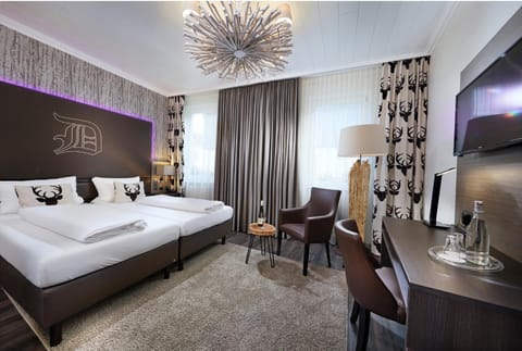 Bed, Photo of the whole room, Seating area, Bedroom, hair dresser