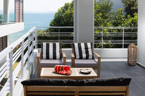 Day, View (from property/room), Balcony/Terrace, Seating area, Sea view