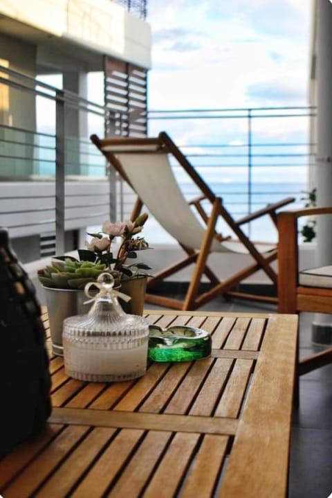 Natural landscape, Balcony/Terrace, Seating area, Sea view