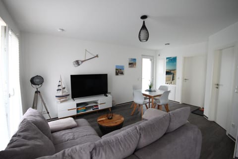 Photo of the whole room, Decorative detail