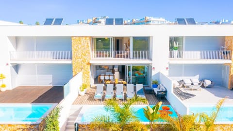 Property building, Day, View (from property/room), Balcony/Terrace, Seating area, Pool view, Swimming pool, sunbed