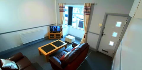 Grimsby-Cleethorpes Sleeps 7 House in Grimsby