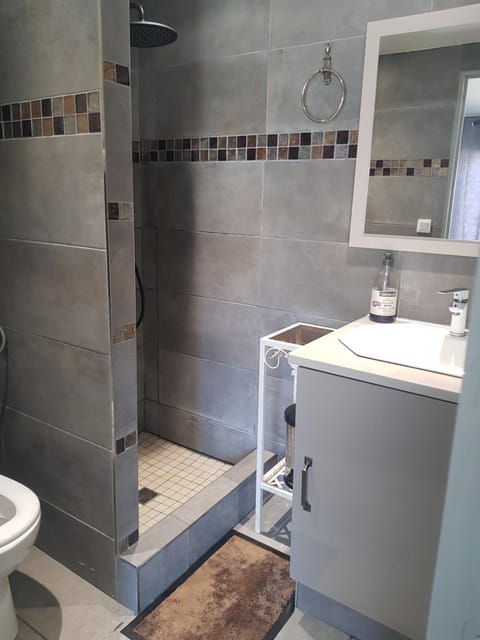 Chambre chez Ikrame Vacation rental in Mormoiron