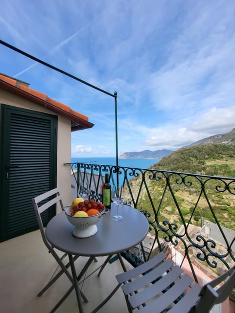 Natural landscape, View (from property/room), Balcony/Terrace, Food and drinks, Food, Mountain view, Sea view