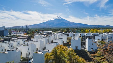 Property building, Day, Natural landscape, Bird's eye view, Mountain view
