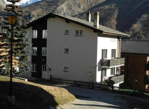 Property building, Neighbourhood