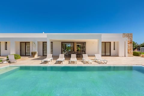 Property building, Swimming pool, sunbed