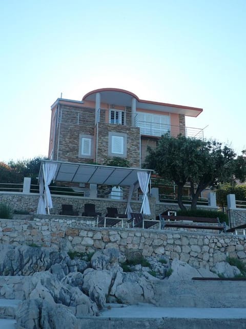 Patio, Nearby landmark, Facade/entrance, Natural landscape, BBQ facilities, Garden, Balcony/Terrace, Lobby or reception, Beach, Garden view, Mountain view, Sea view, Sunrise