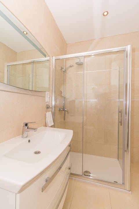 Apartment Garden Apartment in Biograd na Moru