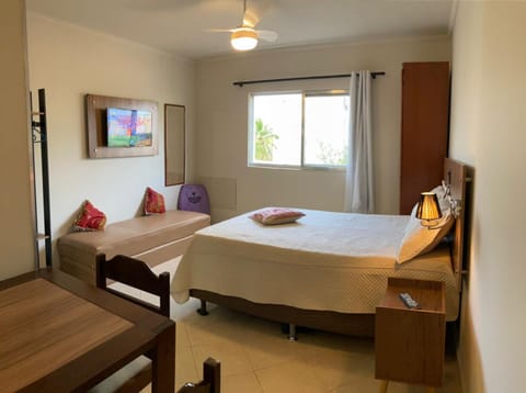 Bed, TV and multimedia, Bedroom