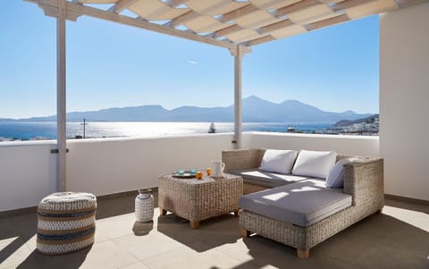 Balcony/Terrace, Seating area, City view, Mountain view, Sea view