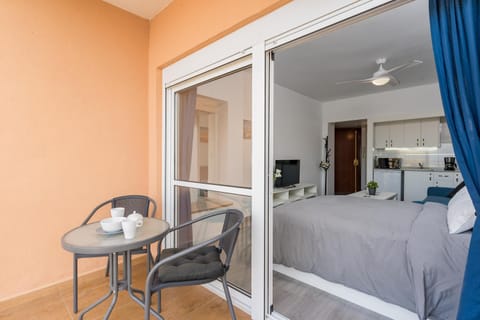 HOLIDAY RENTALS PISCINA, PLAYA PARKING a 5 min caminando del PUERTO DE BENALMADENA Apartment in Torremolinos