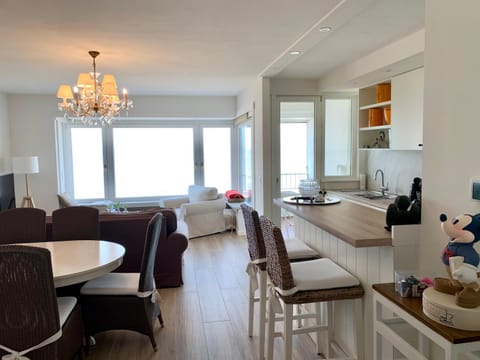 Nightclub / DJ, Kitchen or kitchenette, Living room, Photo of the whole room, Seating area, Dining area, Communal kitchen