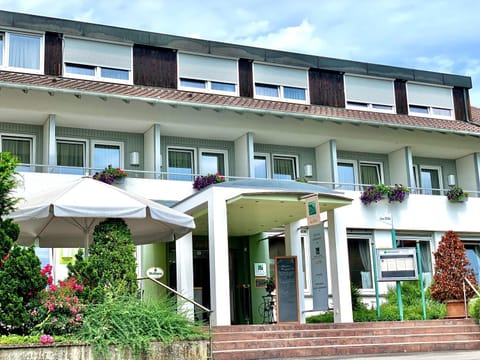Property building, Day, Garden, View (from property/room), Balcony/Terrace