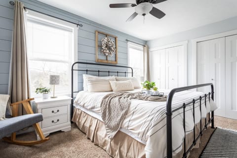 Bed, Bedroom, fireplace