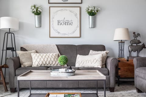 Living room, Seating area