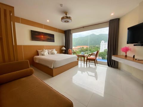 Bed, Natural landscape, TV and multimedia, Photo of the whole room, Bedroom, Mountain view