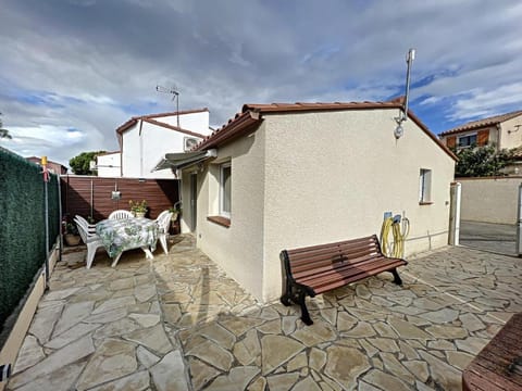 Property building, Patio, Patio