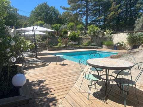 Le mas jasmins Bed and Breakfast in Lacoste