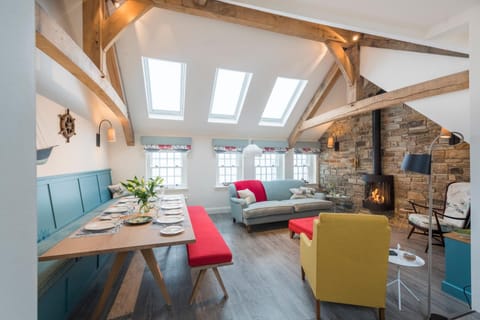 Living room, Photo of the whole room, Seating area, Dining area, On site
