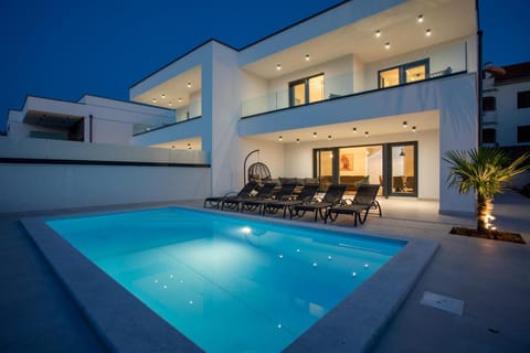 Property building, Facade/entrance, Beach, Pool view, Sea view