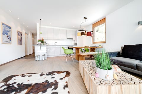 Kitchen or kitchenette, Living room, Photo of the whole room, Seating area, Dining area