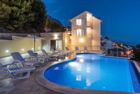 Facade/entrance, Bird's eye view, Pool view