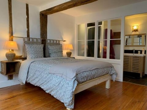 Le tertre Chartrain - Maison de ville Bed and Breakfast in Chartres