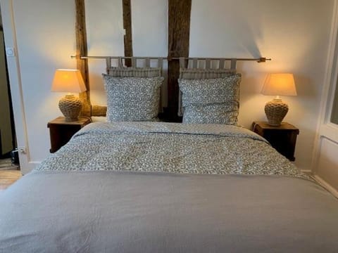 Le tertre Chartrain - Maison de ville Bed and Breakfast in Chartres