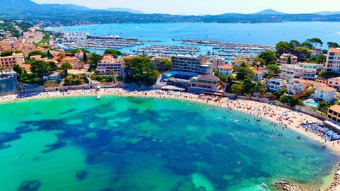 Mas provençal vue mer à 5 min de la plage et Jacuzzi Apartment in Sanary-sur-Mer
