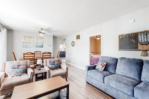 Main House House in Freedom