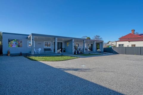 Zoo Villas : Villa Zebra - Central Wynyard Apartment in Wynyard