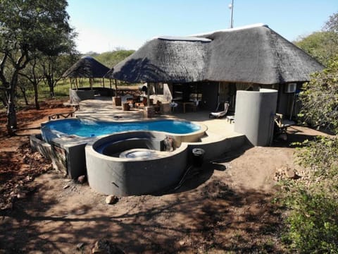 Property building, Balcony/Terrace, Swimming pool, Entertainment, fireplace