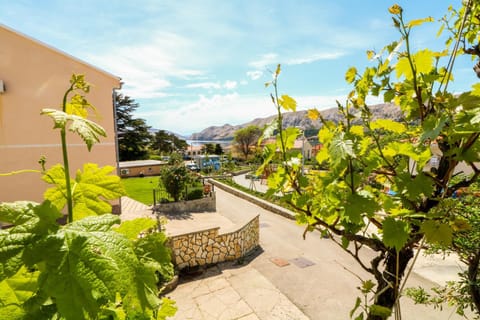 Apartments Edo with Terrace Apartment in Lika-Senj County