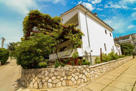 Apartments Edo with Terrace Apartment in Lika-Senj County