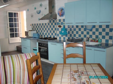 Kitchen or kitchenette, minibar, pet friendly, stove