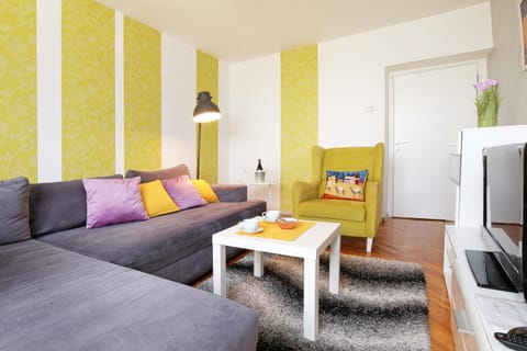 Bed, Living room, Other, Seating area, City view