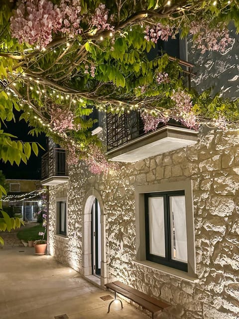 Property building, Facade/entrance, Garden, Floor plan