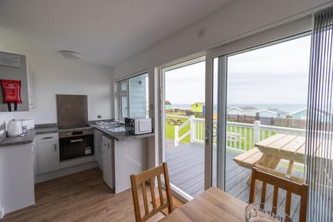 View (from property/room), Balcony/Terrace, Kitchen or kitchenette, Sea view