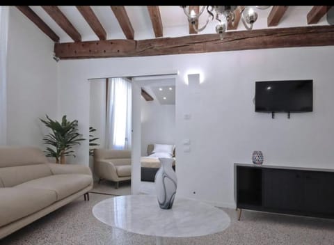 Communal lounge/ TV room, TV and multimedia, Living room