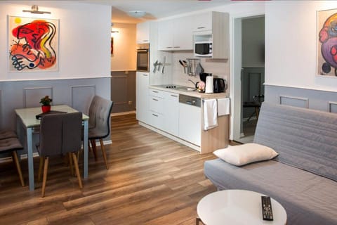 Kitchen or kitchenette, Seating area, Dining area