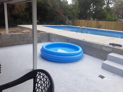 Lovely oasis with private swimming pool 4,6,8 f deep House in Pensacola Beach