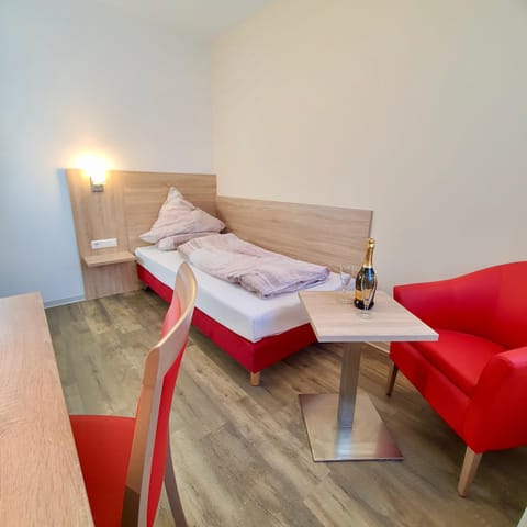 Bed, Photo of the whole room, Seating area